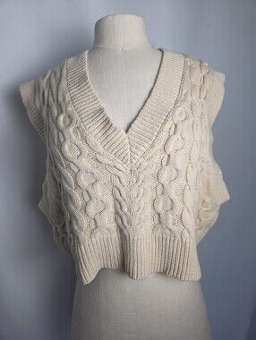 Pull & Bear Cable Knit Sweater Vest